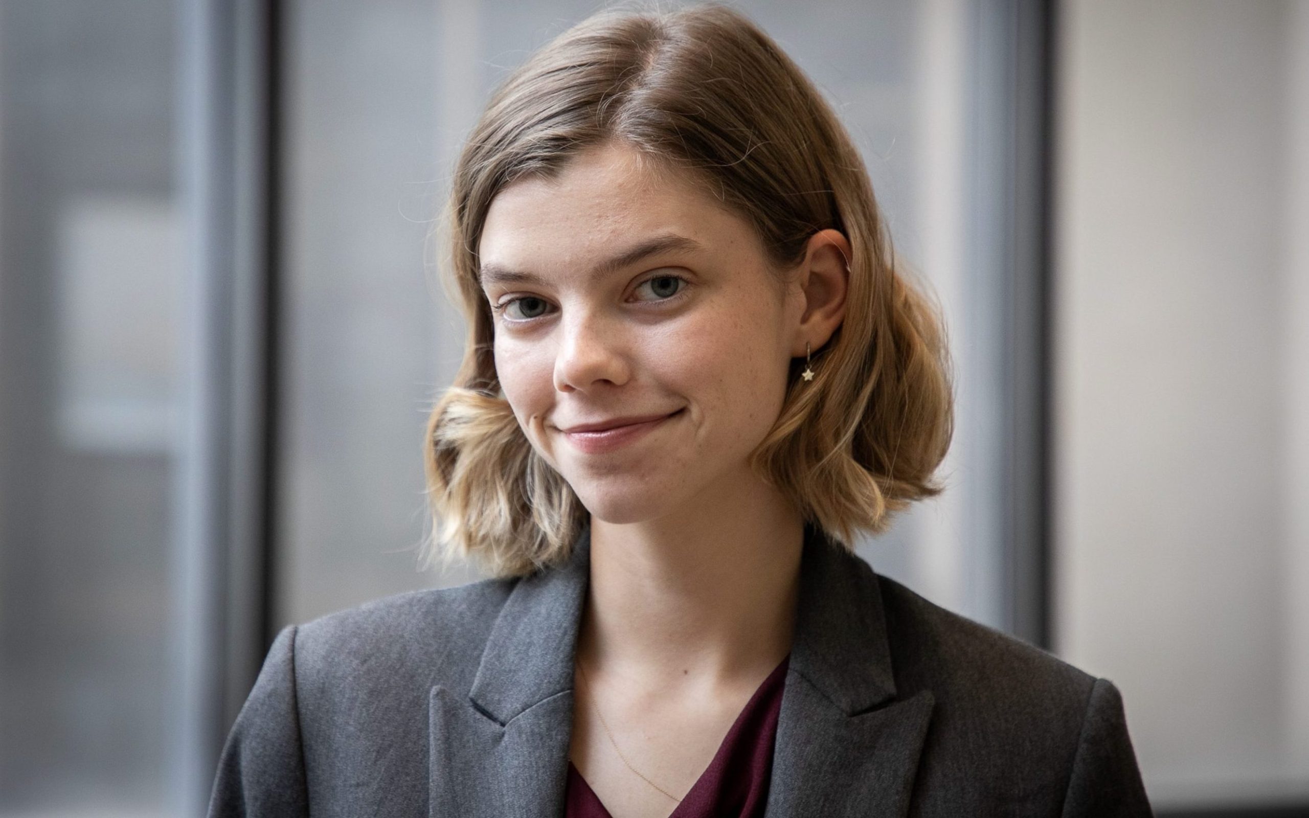 Neelie- staff article editor